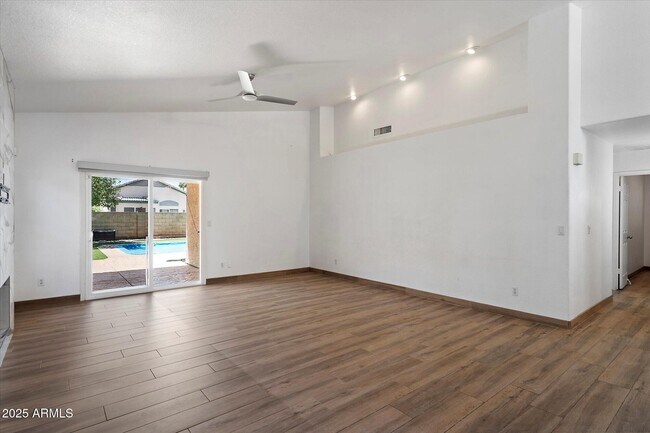 Building Photo - 4607 E Michelle Dr