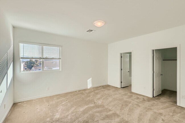 Building Photo - Beautiful 4 bed, 4.5 bath, 3 car garage with full casita!