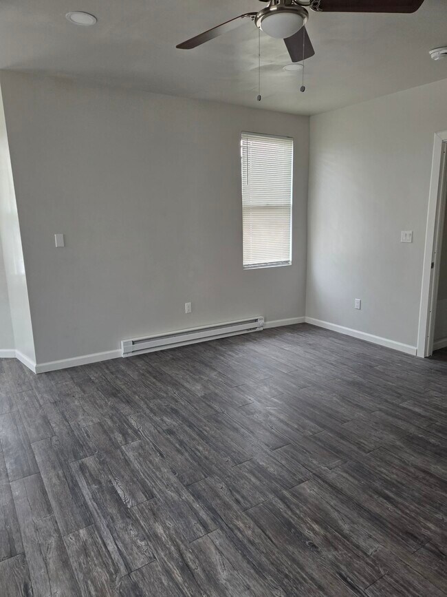 Building Photo - 440 E Cheltenham Ave