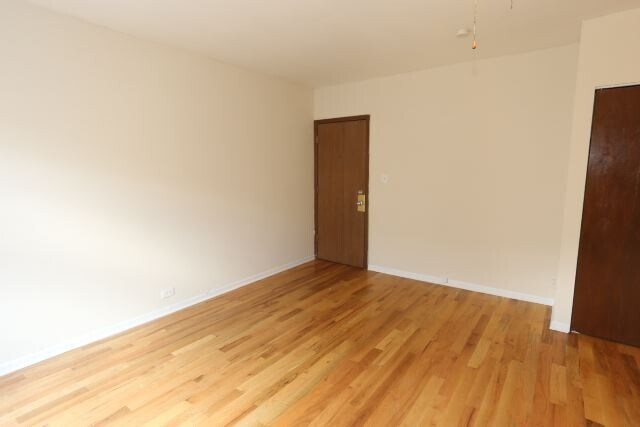 Building Photo - 814 W Cornelia Ave