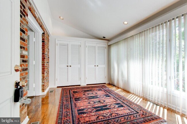 Building Photo - Palisades Gem Ready for Immediate Move-in!!