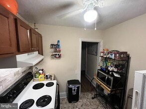 Building Photo - 541 E High St