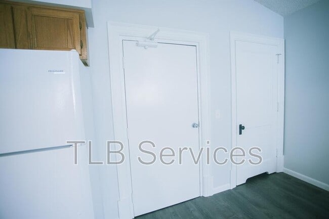 Building Photo - 159 Bellman St
