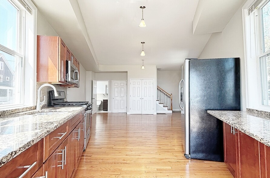 Building Photo - 1043 Winthrop Ave