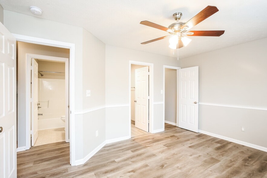 Building Photo - 4087 FairOaks Dr