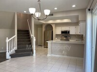 Building Photo - 4923 E Hazel Dr
