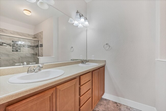 Building Photo - 15700 E Jamison Dr
