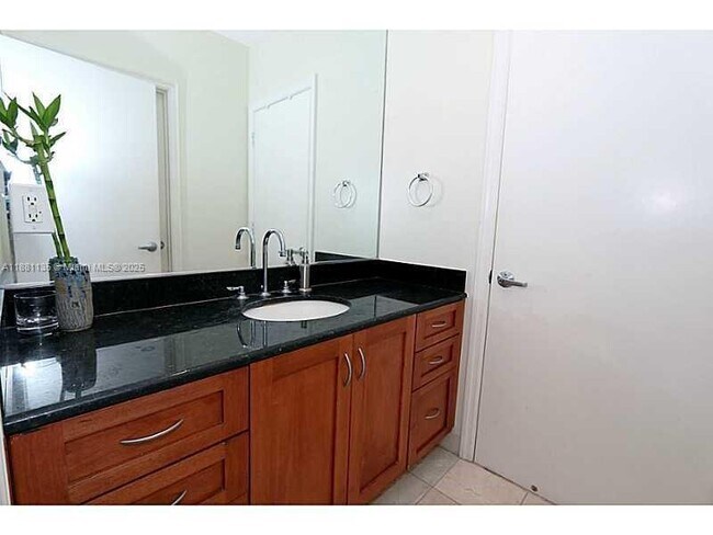 Building Photo - 6917 Collins Ave