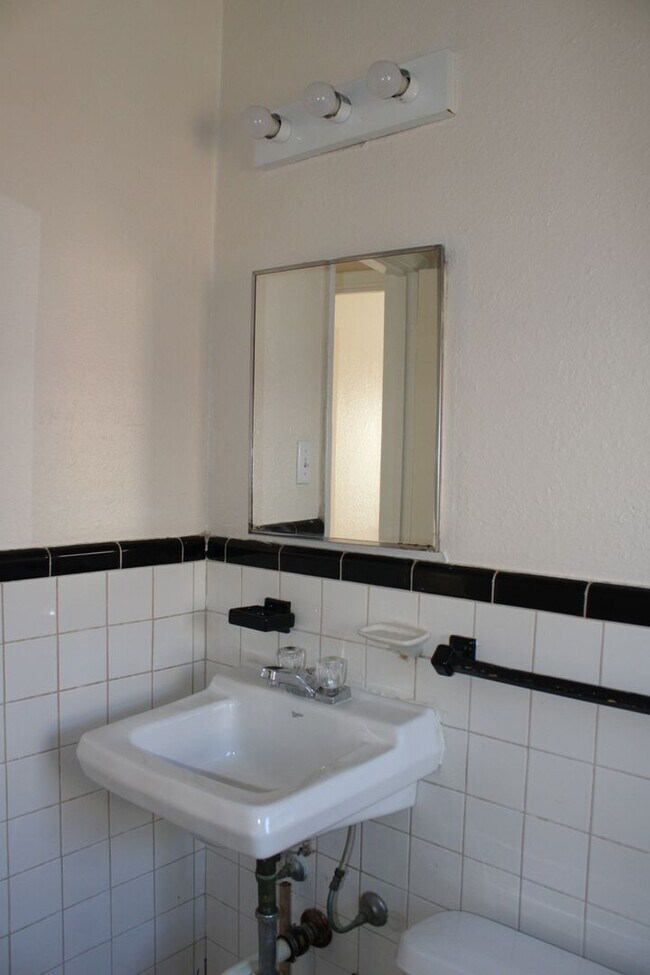 Building Photo - Close to Tinker * Promo First Full Month Free!