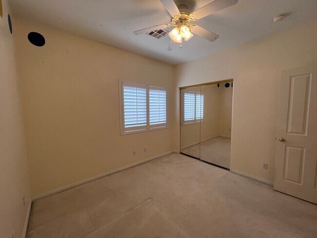 Building Photo - 678 Kentons Run Ave