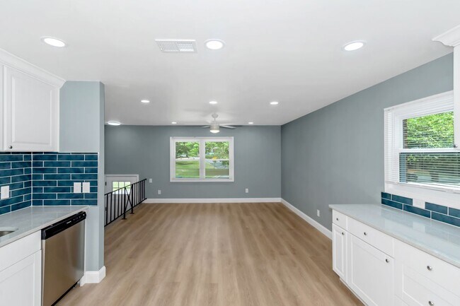 Building Photo - WELCOME HOME!