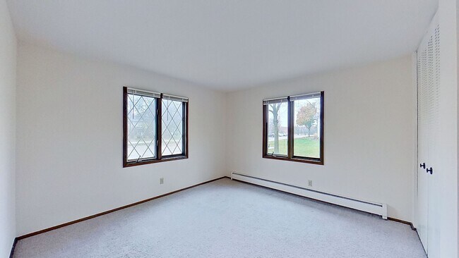 Building Photo - Upper 1 Bedroom 1 Bathroom Apartment is Av...