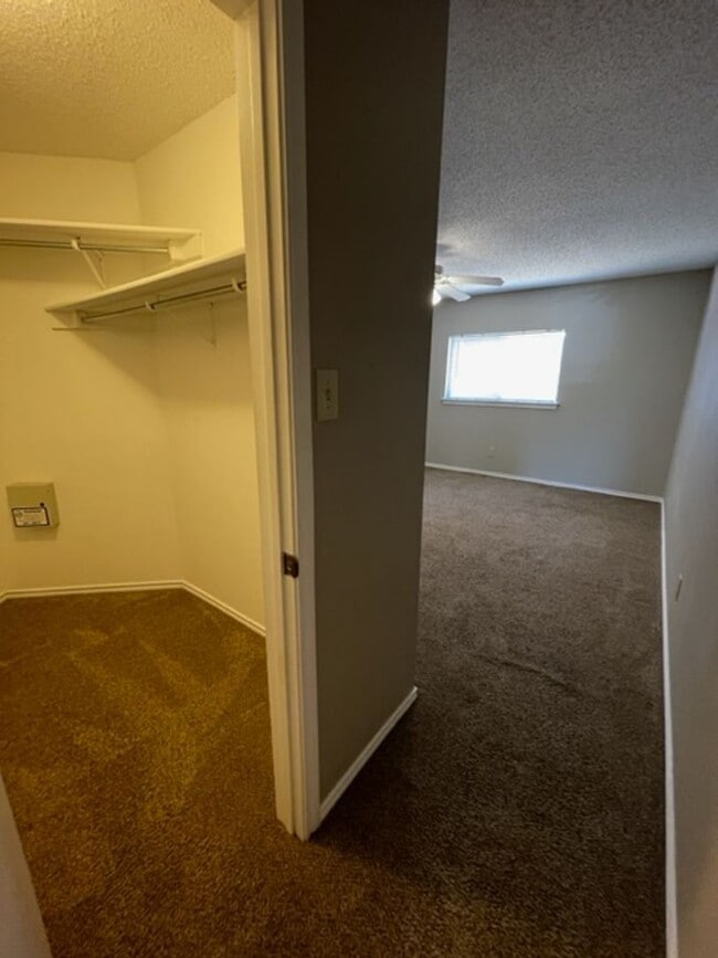 Building Photo - Move In Ready Well-Maintained 3-Bedroom Ho...