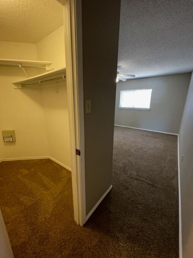 Building Photo - Price Change! Well-Maintained 3-Bedroom Ho...