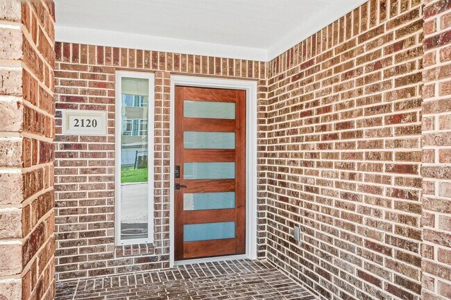 Building Photo - 2122 Oatfield Dr
