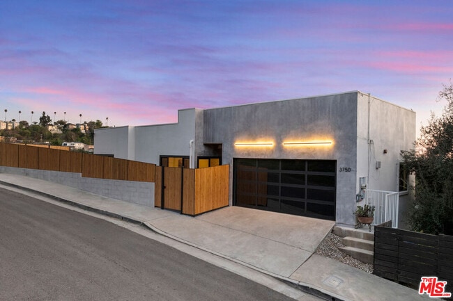 Building Photo - 3750 Roberta St
