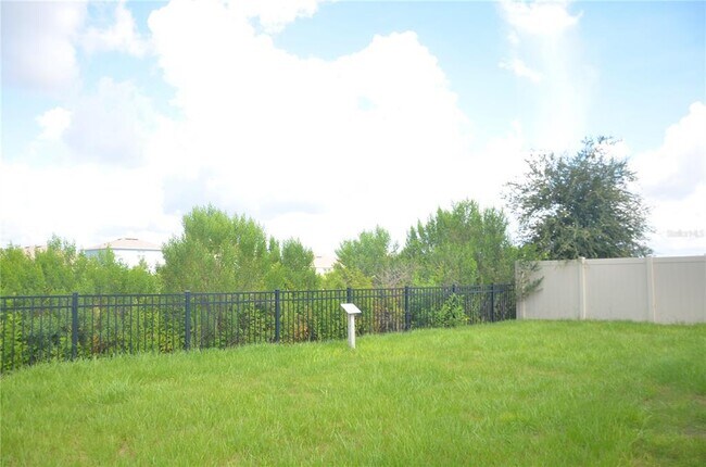 Building Photo - 511 Noble Ave