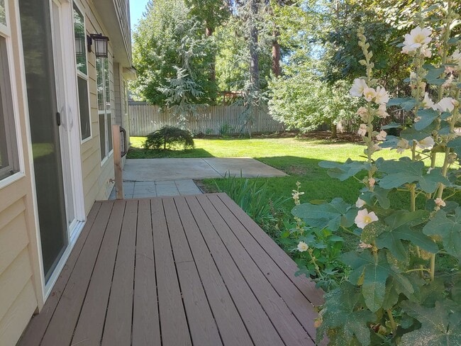 Building Photo - Executive Four Bedroom Home in Post Falls