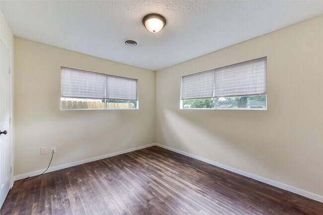 Building Photo - 708 E Republic Ave