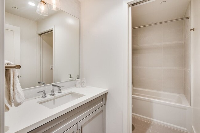 Building Photo - Newly build 3 bedroom South Redondo Townhome