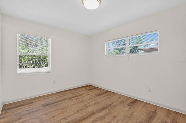 Building Photo - 1302 NE 14th Ter