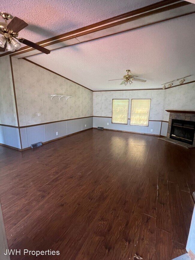 Building Photo - 3 br, 2.5 bath House - 681 Red Chute Lane