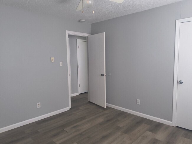 Building Photo - 604 W Haven Dr