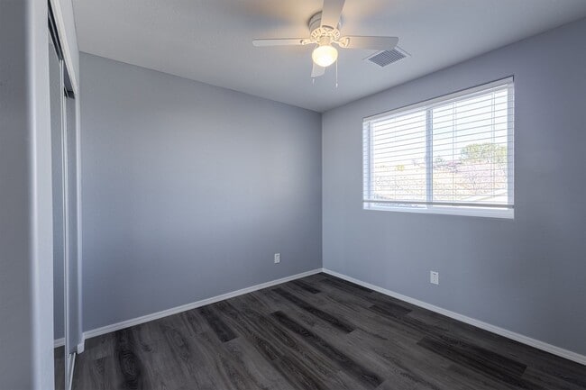 Building Photo - 9060 E Lakeshore Dr