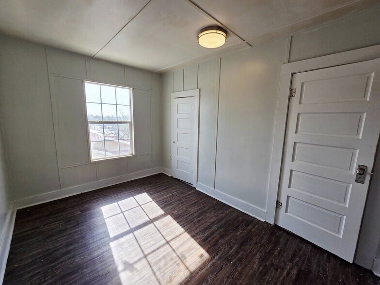Building Photo - 1002 Runnels St