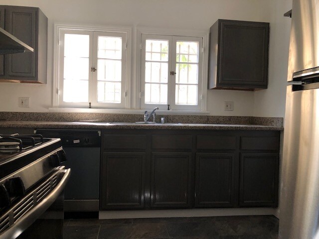 Building Photo - 410 N Orange Grove Ave