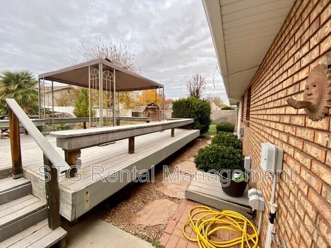 Building Photo - 1697 Stucki Dr