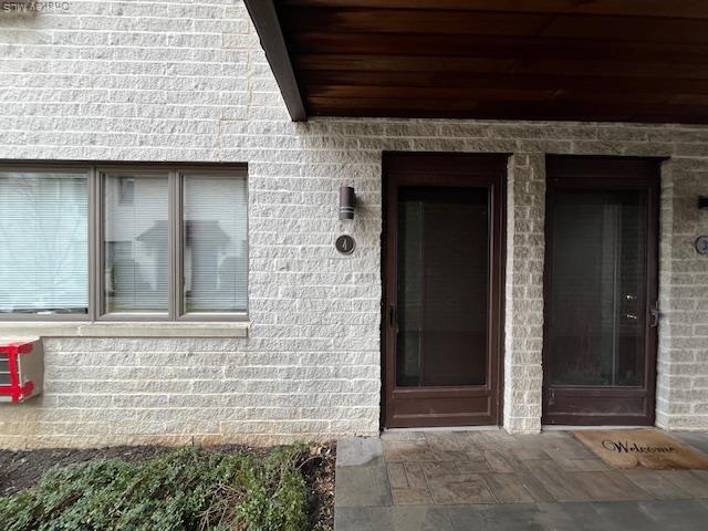 Building Photo - 42 Sintsink Dr E