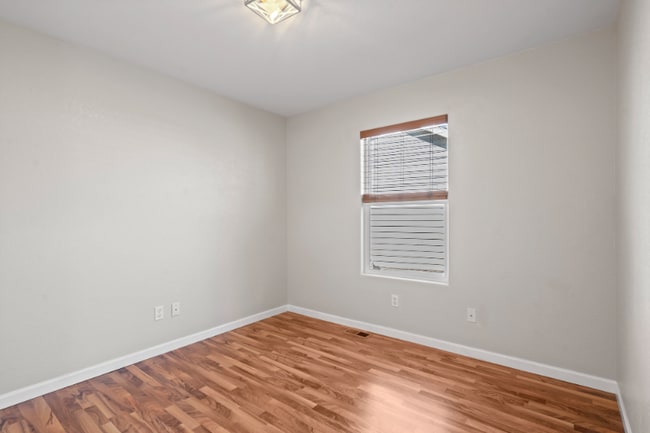 Building Photo - 304 Hemlock Dr