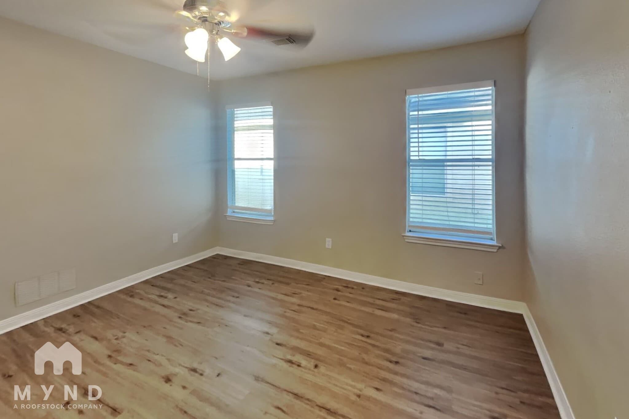 Building Photo - 598 Orangewood Dr