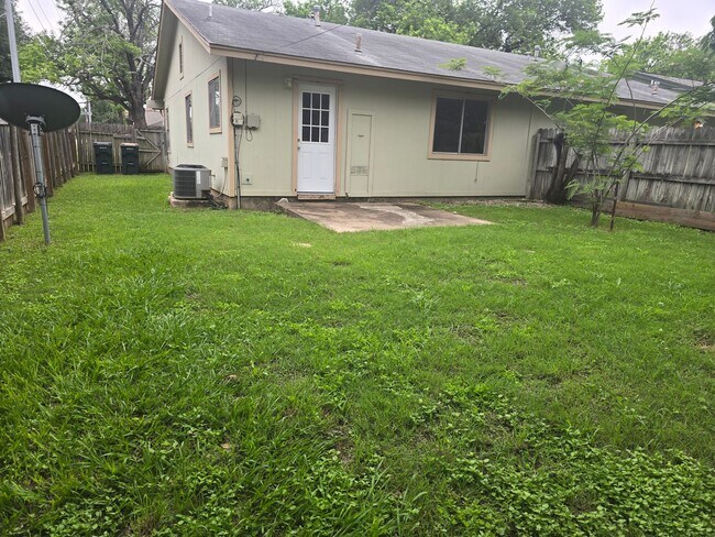 Building Photo - 420 Vista W Ct