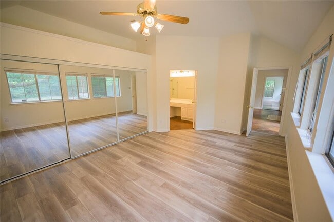 Building Photo - 6000 La Naranja Ln
