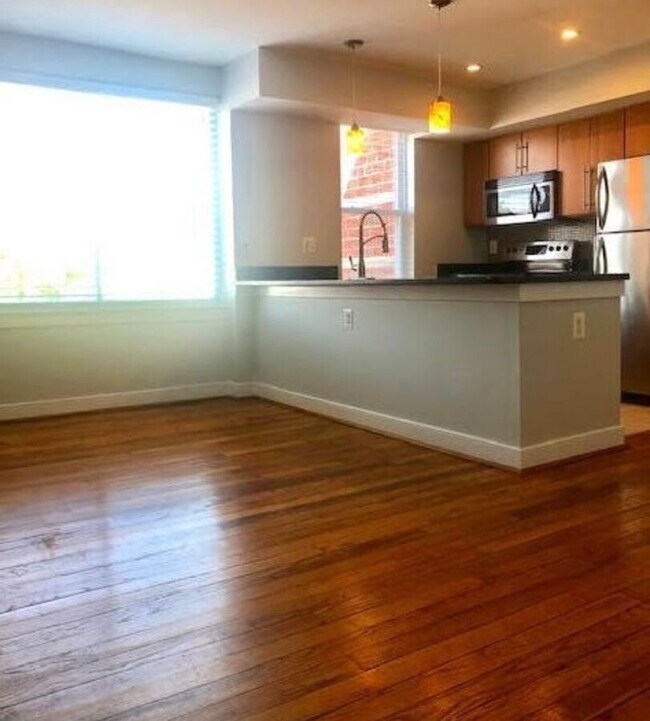 Building Photo - 420 16th St SE