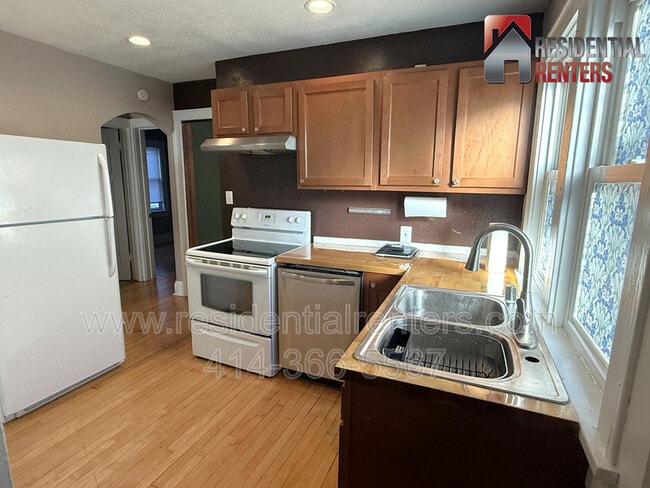 Building Photo - 2009 S 68th St