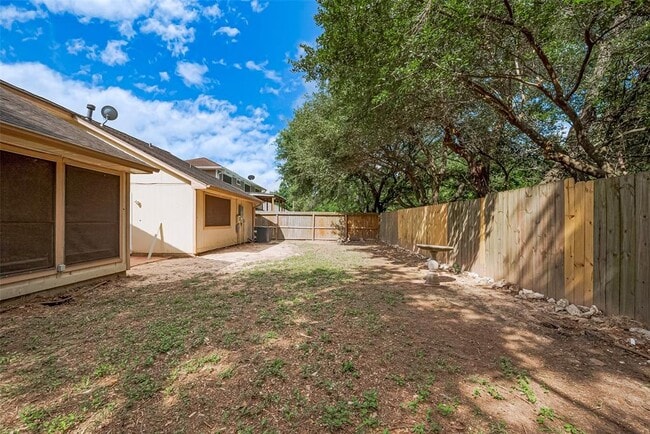 Building Photo - 2339 Loyanne Dr