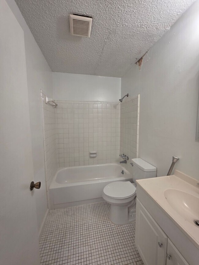 Building Photo - 1208 Bush River Rd