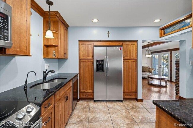 Building Photo - 2739 Lakeridge Ave