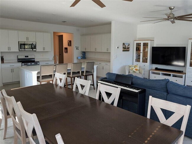 Building Photo - 11296 Pinot Dr