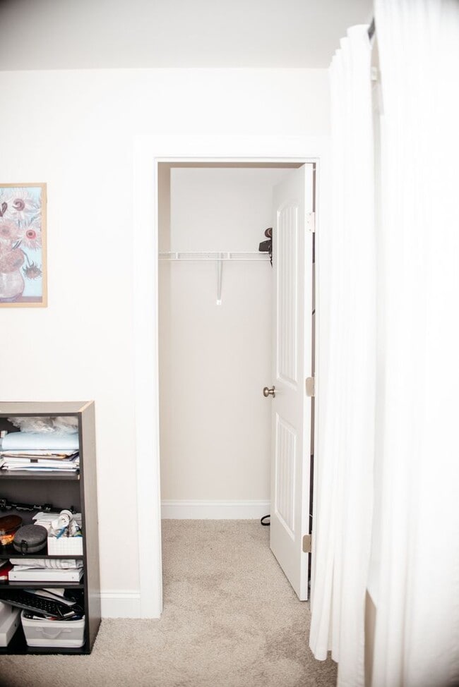 Building Photo - 220 Callie Dr