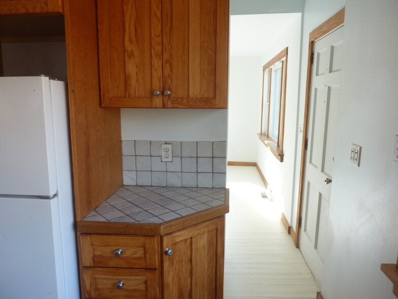 kitchen to livingroom - 61 Christian St