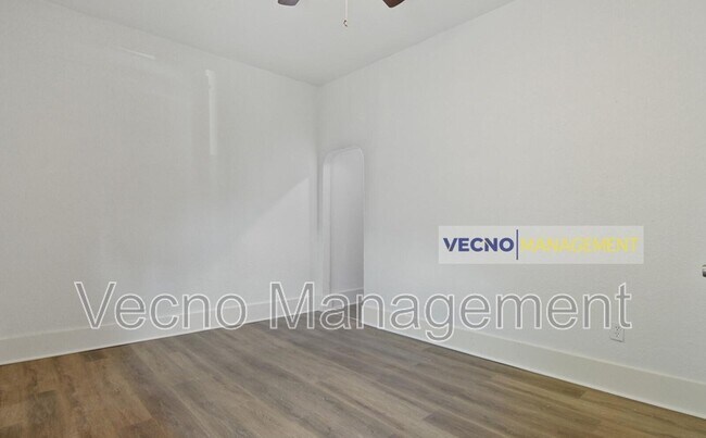Building Photo - 411 Cincinnati Ave