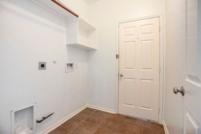 Building Photo - 6185 Galloway Ln