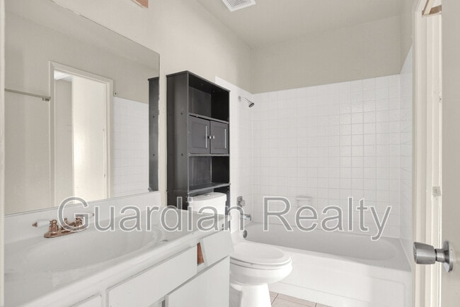 Building Photo - 2209 Tall Pine Dr