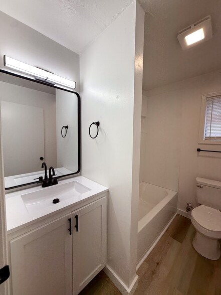 Building Photo - 214 Madison Ave