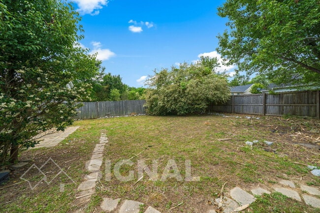 Building Photo - 140 Bonnieville Dr