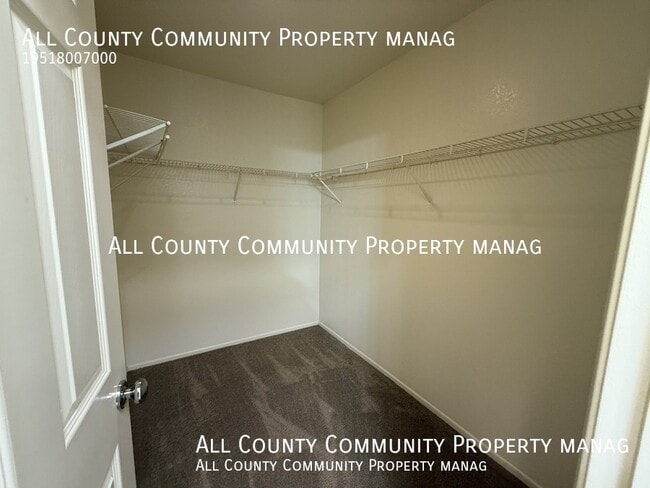 Building Photo - 2277 Oak Ave